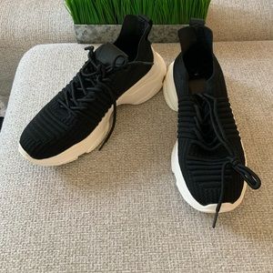 Comfortable Black Tennis Shoes.